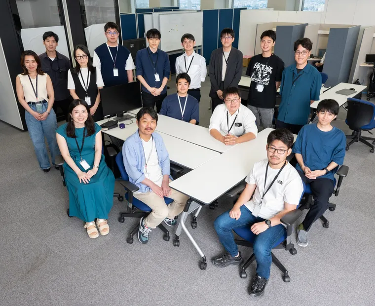 TDSE本社オフィスに集まる社員たち